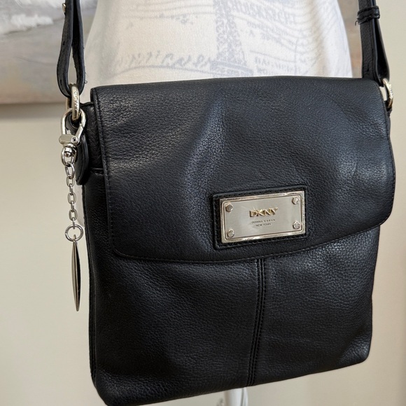 DKNY Handbags - 🥳🥳2 PIECE DKNY Set Leather Crossbody Bag & Wallet with storage bag, Black